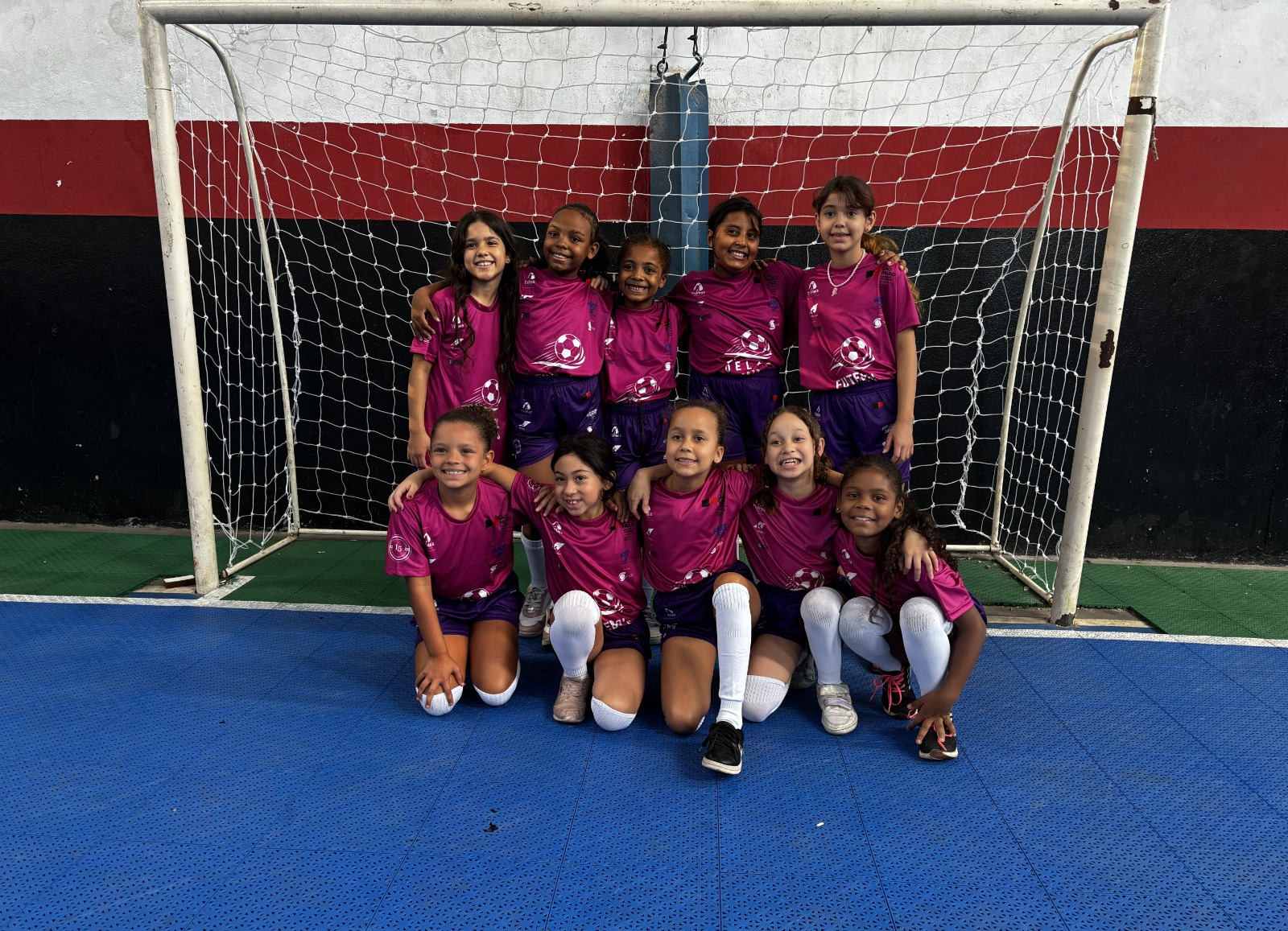 Lei Paulista de Incentivo ao Esporte apoia projeto Futebol Delas, que ensina futsal para meninas de Taboão da Serra