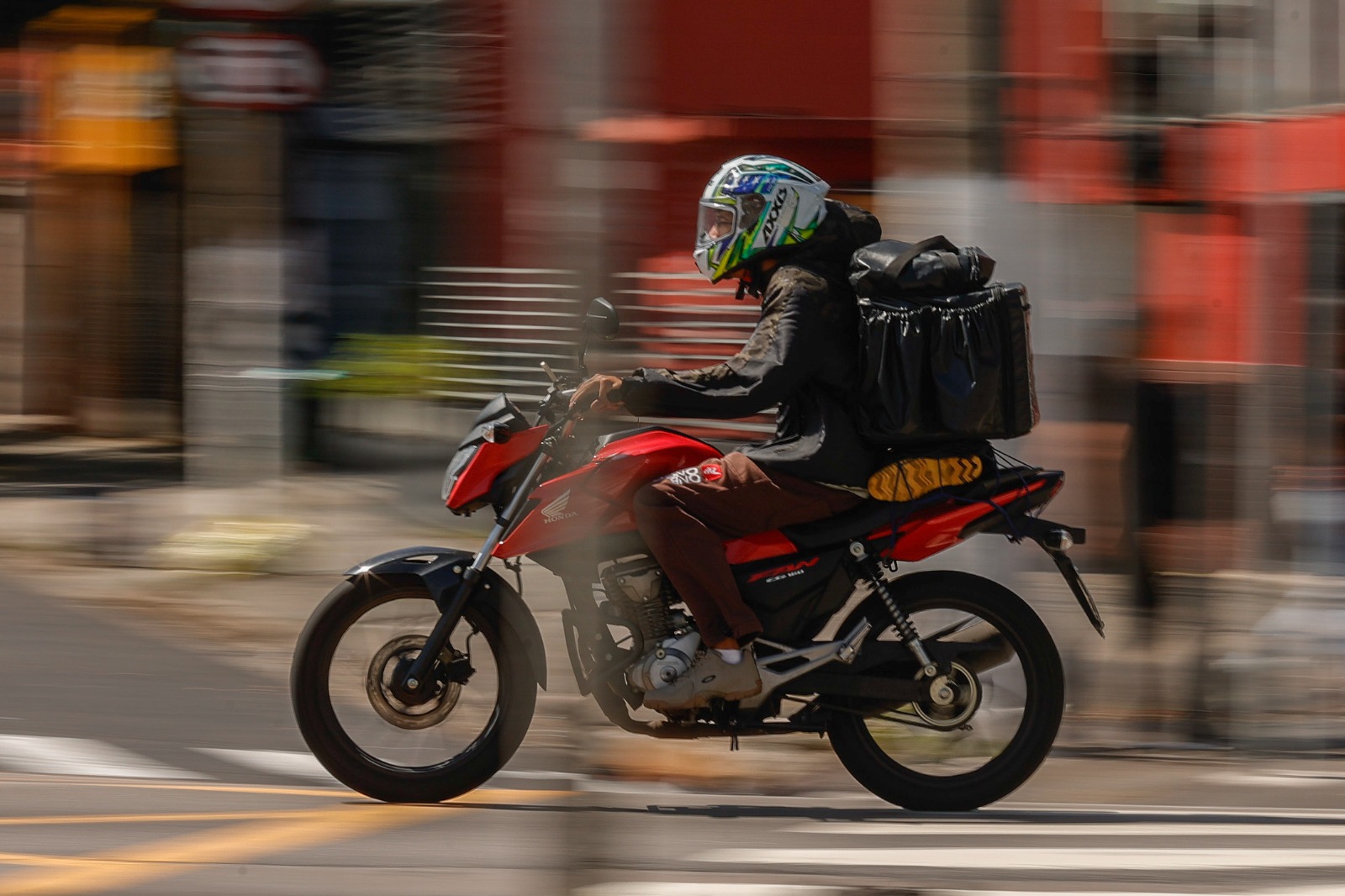 Mão na Roda elimina custos a motociclistas e motoristas profissionais e atende legislação federal