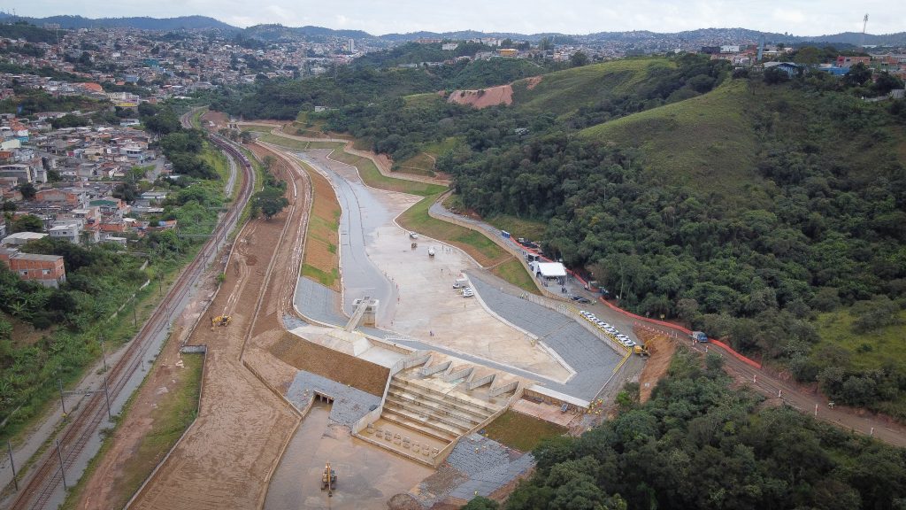 Governo de SP entrega piscinão e amplia proteção contra cheias para 100 mil pessoas em Franco da Rocha e Francisco Morato