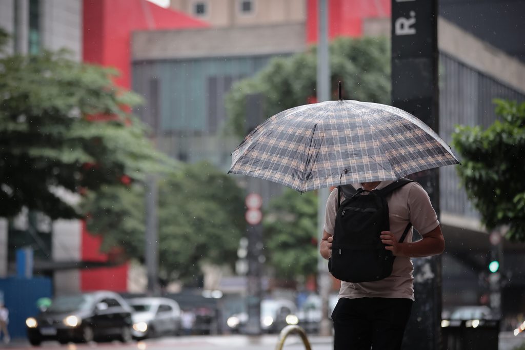 Previsão do tempo para quarta-feira (08), em SP: tempo abafado e com chuva