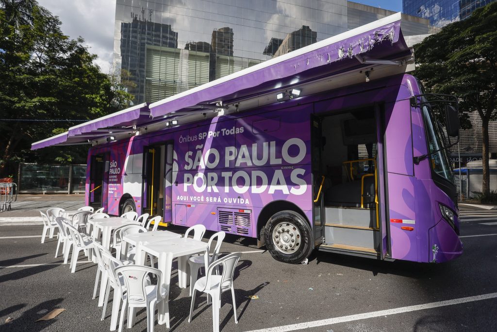 Ônibus SP Por Todas na Virada Cultural 2026 reforça rede de proteção à mulher no maior evento gratuito da capital