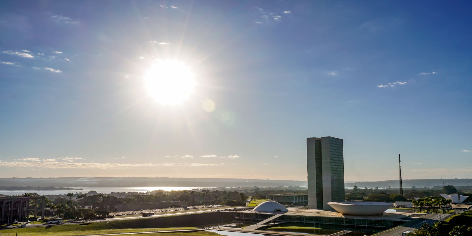 Congresso avalia fim da escala 6x1 e revogação da taxa das blusinhas