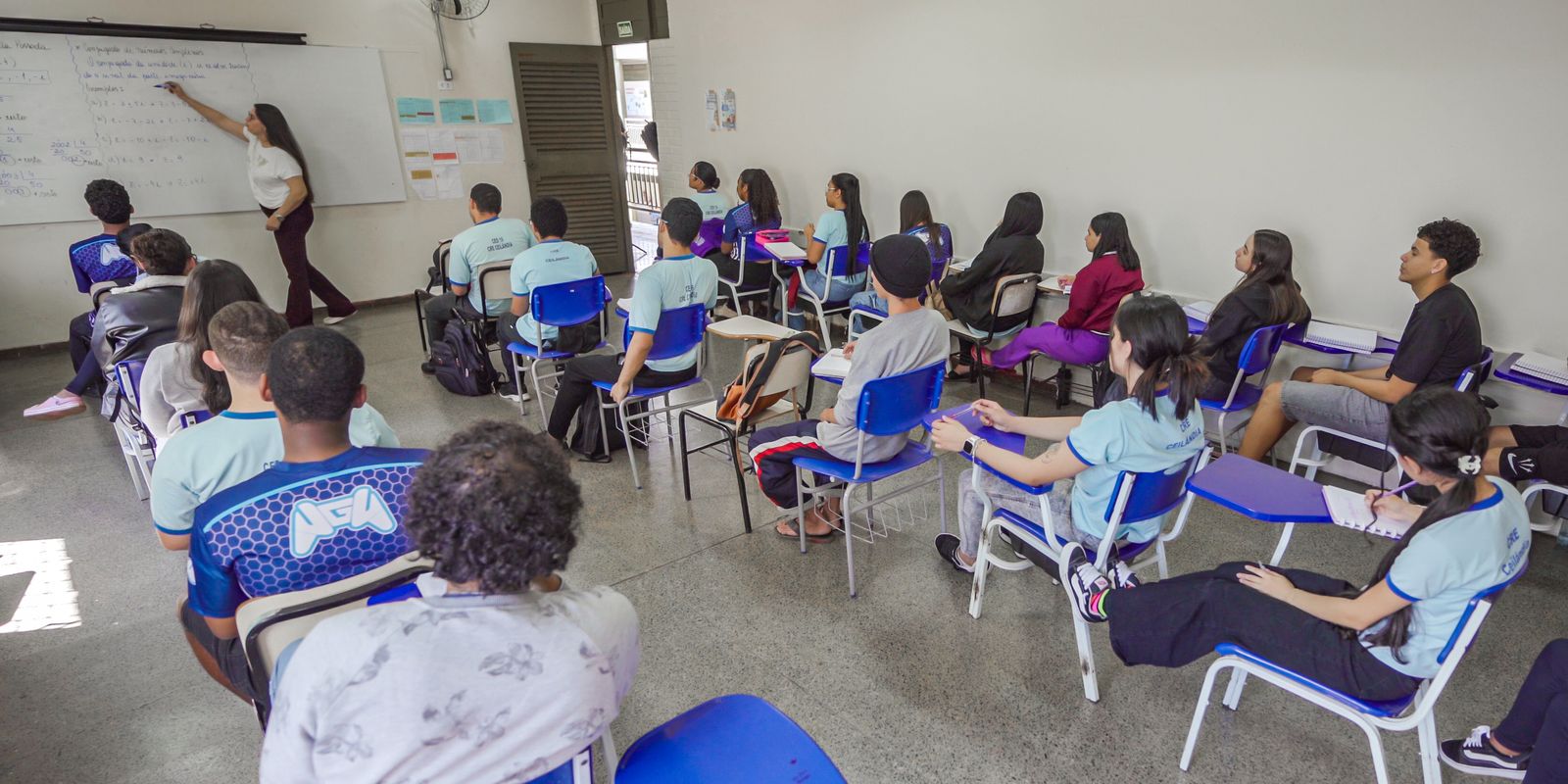 Programa Pé-de-Meia paga quinta parcela a nascidos em julho e agosto