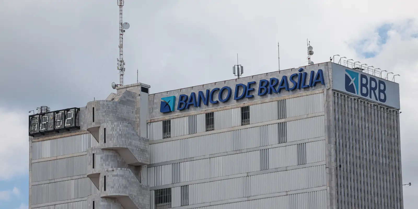 TCDF bloqueia R$ 2,7 bilhões de ex-dirigentes do BRB após crise