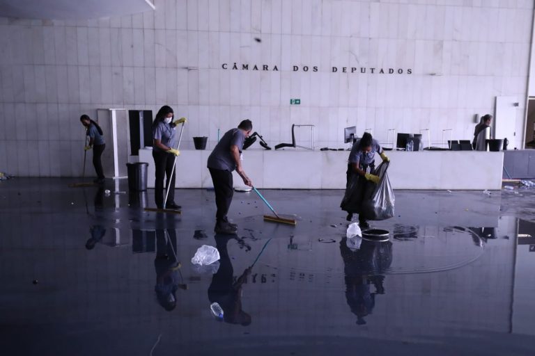 Proposta amplia reserva de vagas para mulheres em contratos públicos