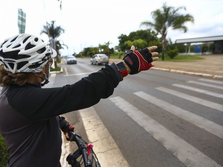 Projeto eleva pena para motorista que matar ciclista ou pedestre
