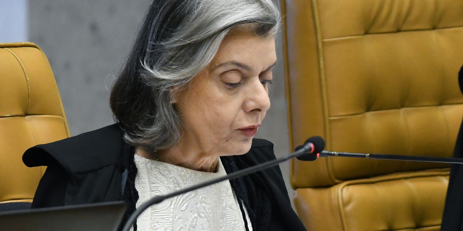 STF causou mal-estar cívico na população, afirma Cármen Lúcia em sessão