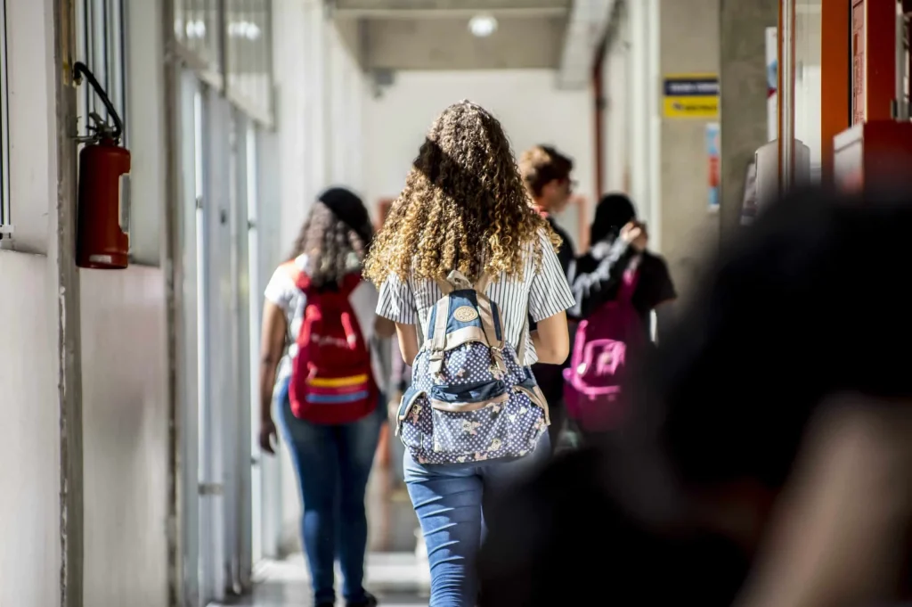Rematrícula escolar: Procon-SP orienta pais sobre reajustes de mensalidades