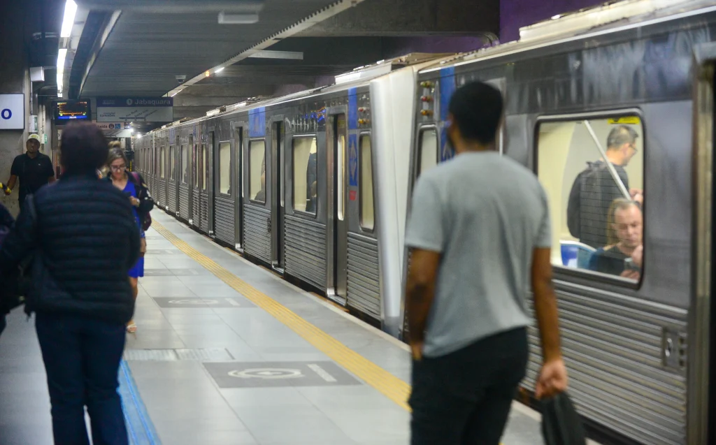 O que abre e fecha no feriado de 12 de outubro em são paulo
