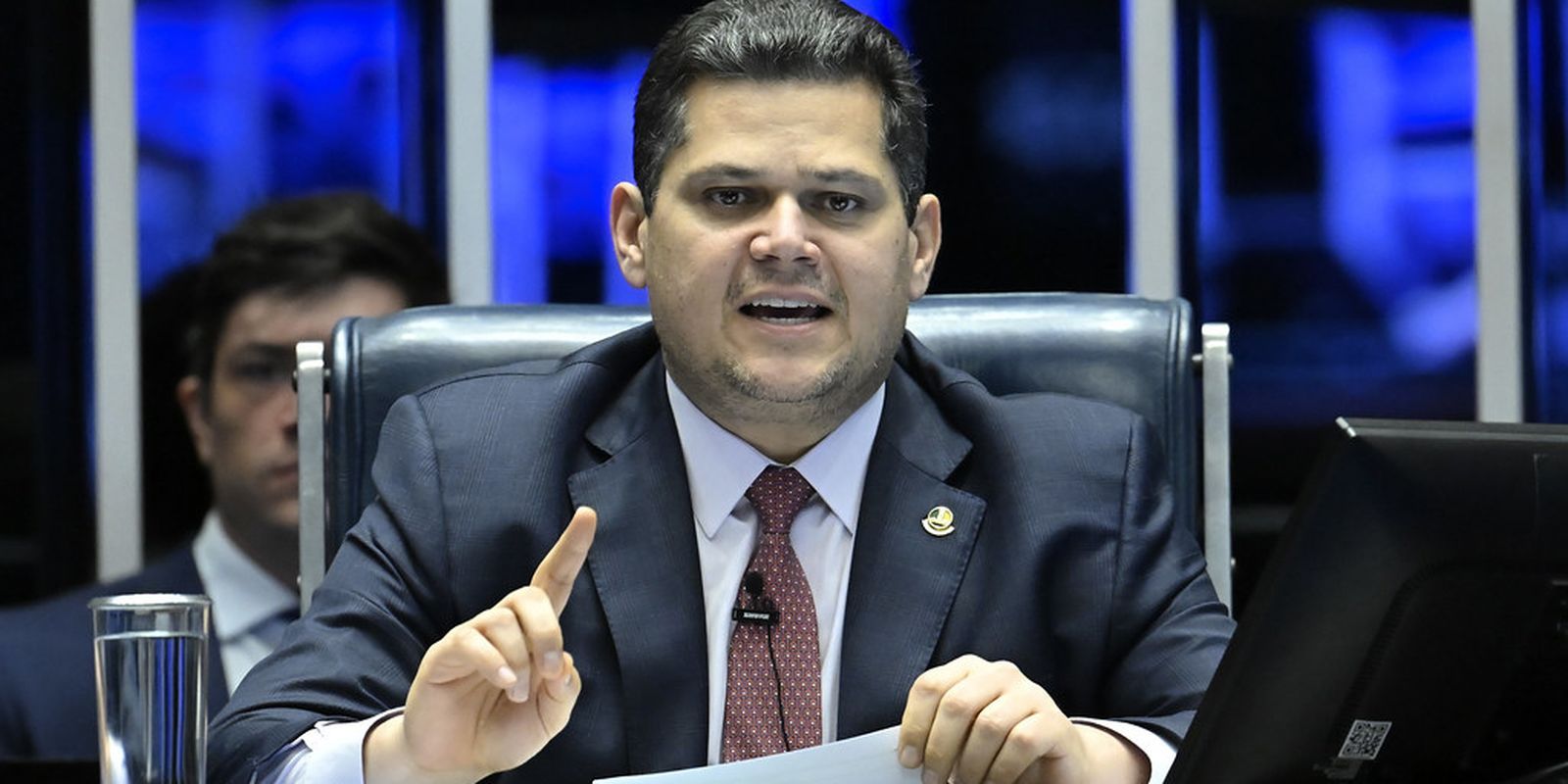 Alcolumbre define cronograma para votar o fim da escala 6x1 no Senado