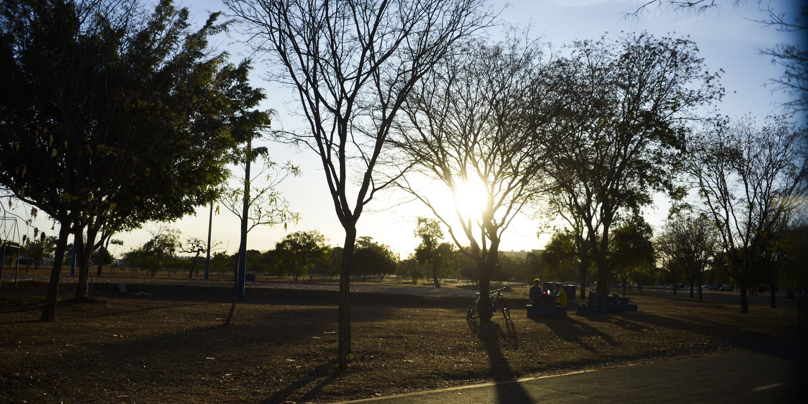 Previsão do tempo indica calor intenso e alertas de tempestades pelo Brasil