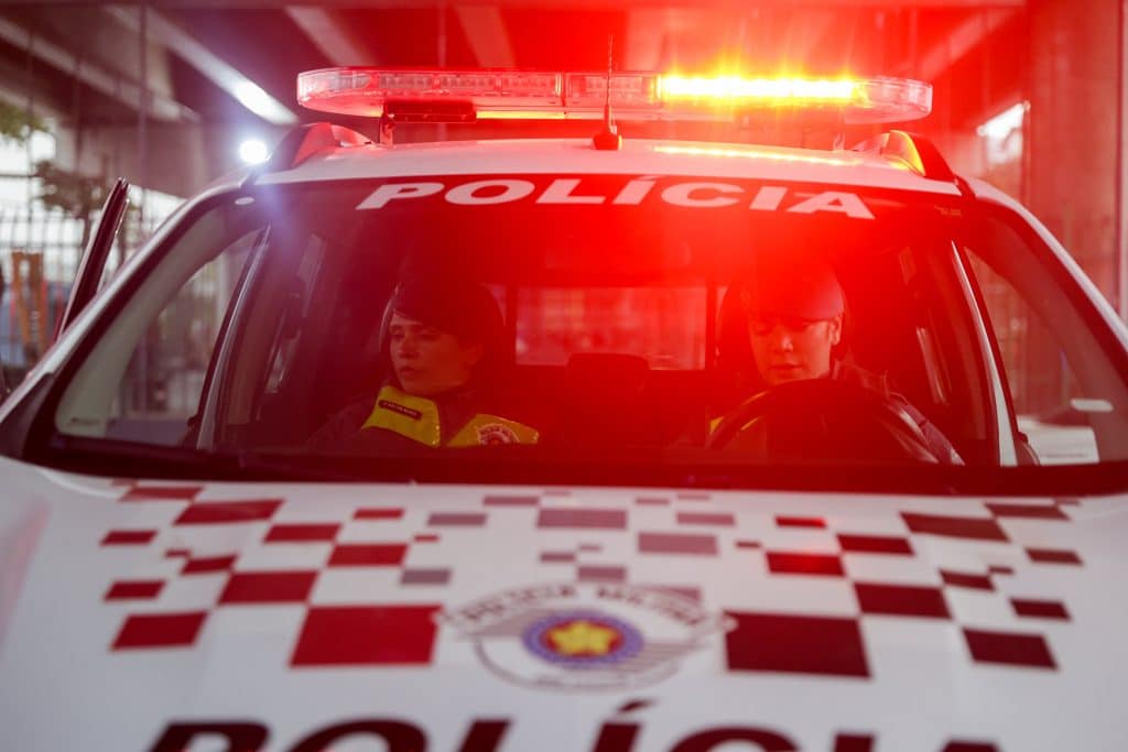 Gate da PM de SP resgata mãe e bebê após cárcere privado em Votuporanga