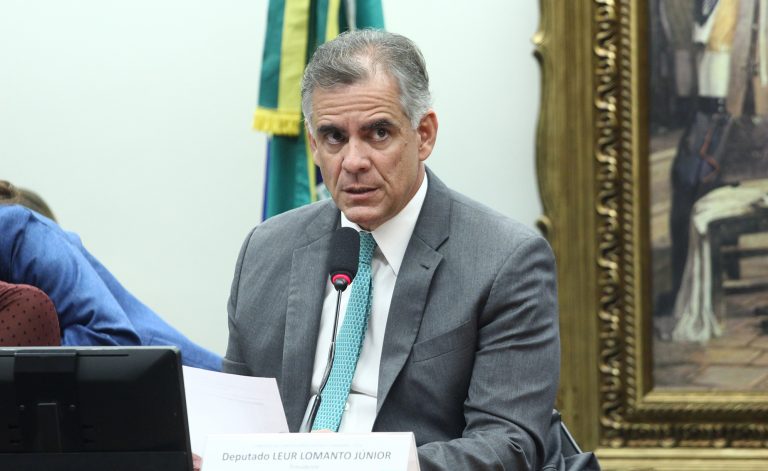 Câmara analisa projeto que regulamenta o registro digital de direitos sobre imóveis