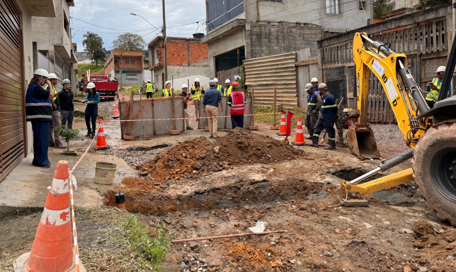 Moradores comemoram chegada de saneamento básico em comunidades de Arujá