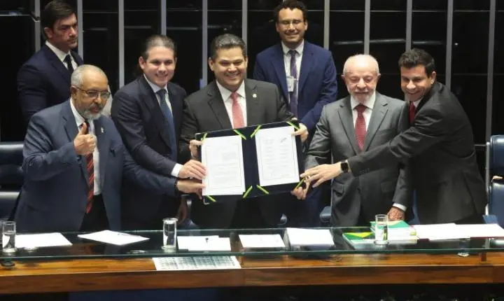 Congresso promulga fim da escala 6x1 e estabelece nova jornada semanal