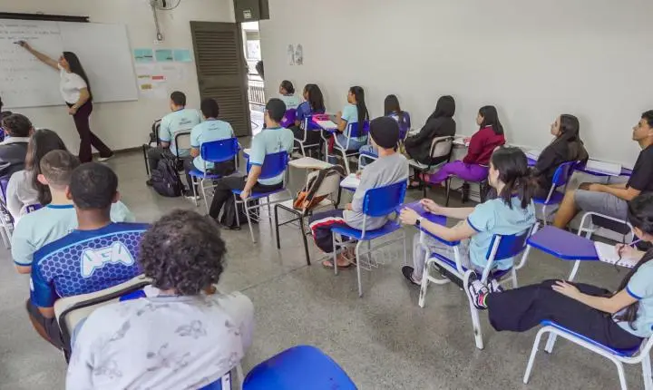 Programa Pé-de-Meia paga quinta parcela a nascidos em julho e agosto
